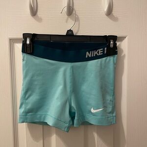 Women’s Small Nike Pros